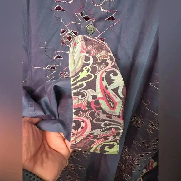 NWOT Robert Graham Dress Shirt THIS IS SOLD UNABLE TO DELETE - Picture 6 of 9